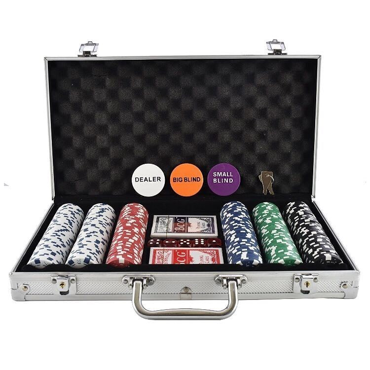 RoyalFlush™ Poker Set – Complete Set with Cards, Chips & Aluminum Case